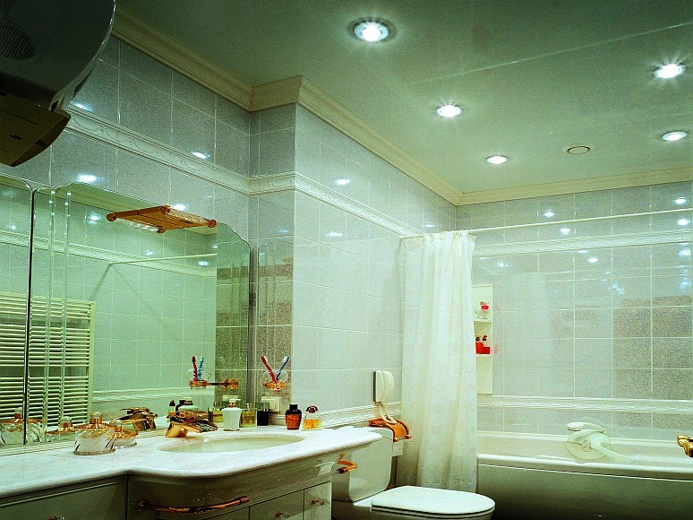 Потолки для ванной